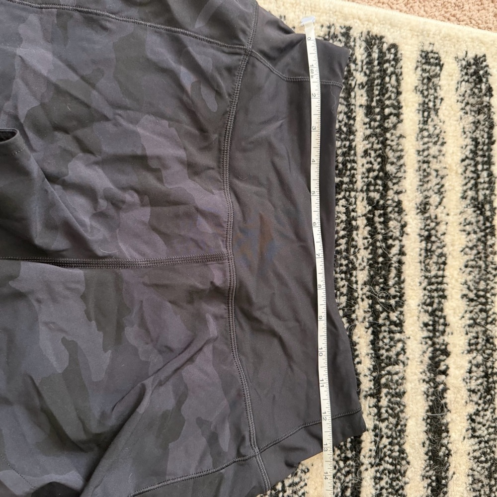 Lululemon Black Camouflage Women's Shorts - Picture 4 of 9